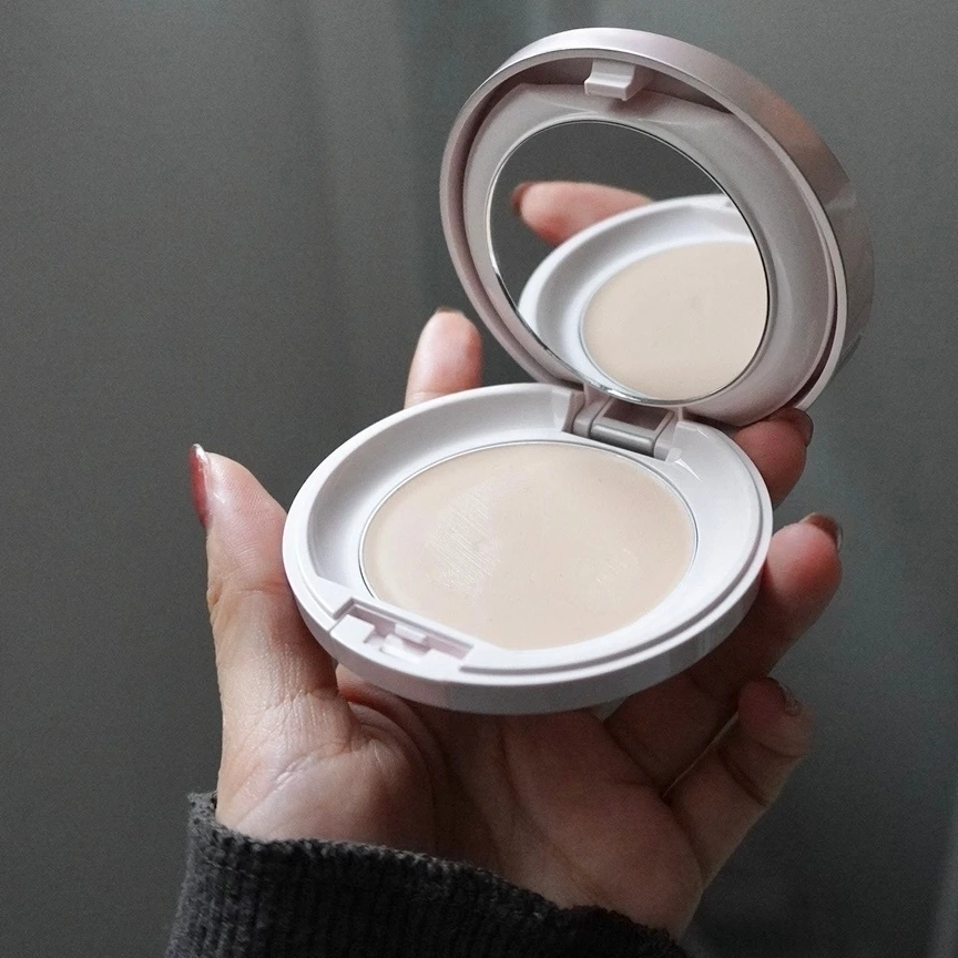 Primavista プリマヴィスタ デイトリートメントバーム バーム状美容液ファンデーション ファンデ ファンデーション ドラッグストア 薬局 美容液ファンデ 冬 ツヤ肌 乾燥肌 01 ライトオークル 美肌 数量限定 新作コスメ2022 新作コスメ maquia maquiaonline マキア マキアインフルエンサー マキアブログ