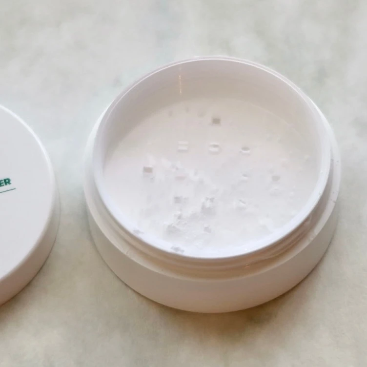 マスク時代にピッタリ！VT CICA ノーセバム マイルドパウダー_2_1