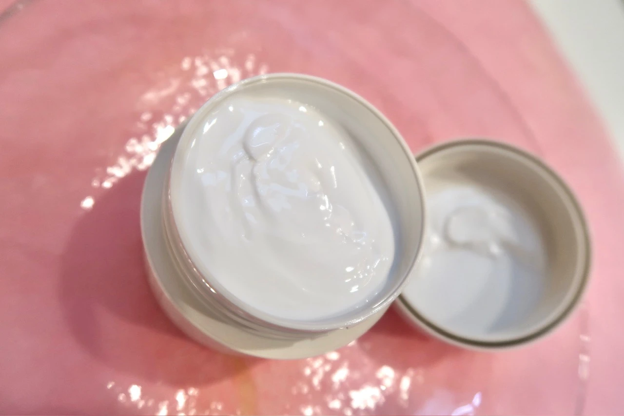 【洗うほどに肌も心もうるおう「ぷるとろ生クリーム処方」の美容液クレンジングクリーム】ルームエス(room S) クレンジングクリーム「101 スキンイノセンサ」_2_2