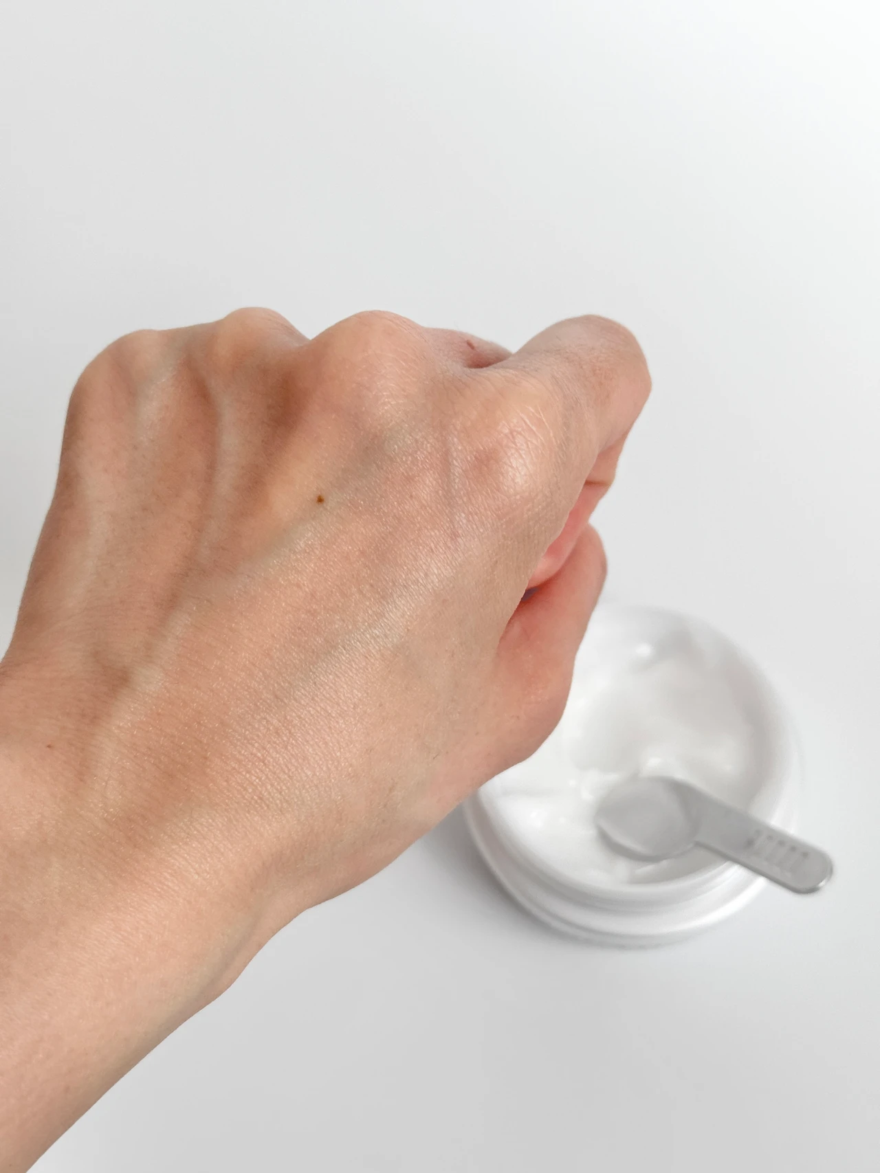 【パーフェクトワン】美白ケアも保湿もこれ１つ！大人肌に寄り添うオールインワンジェル_3_3