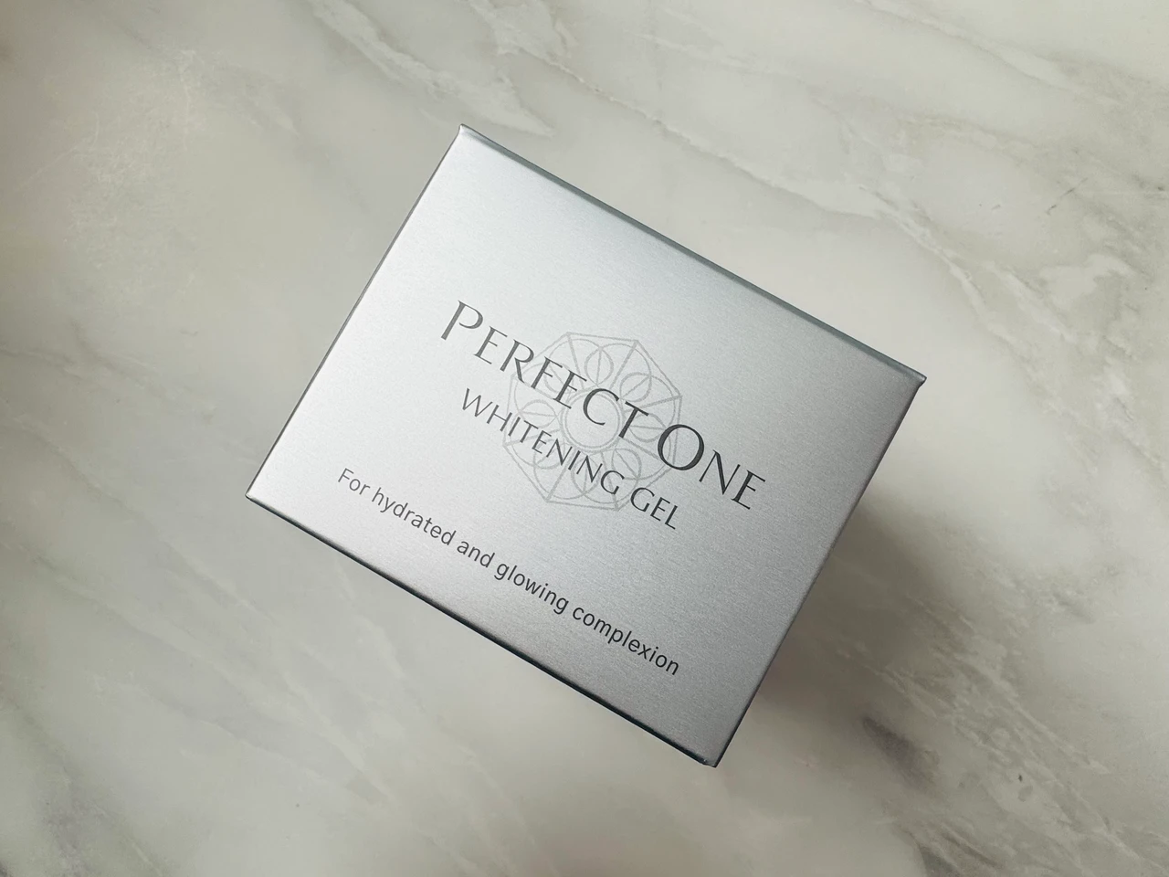 パーフェクトワンの薬用ホワイトニングジェルの外箱