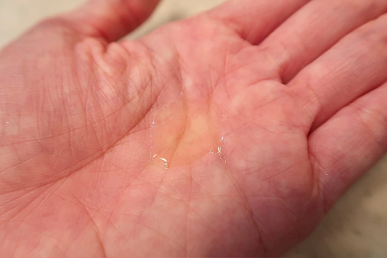 【超高圧*1 浸透型*2 ビタミンC誘導体*3 配合!なめらかつるん肌に導く美容液】アンレーベル ラボ Vエッセンス_2