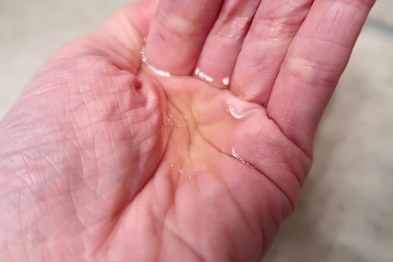 【美容皮膚科でも取り扱いあり。界面活性剤なし！洗浄成分はすべて植物由来のオイルを使用したオイルクレンジング】KINS CLEANSING OIL_2