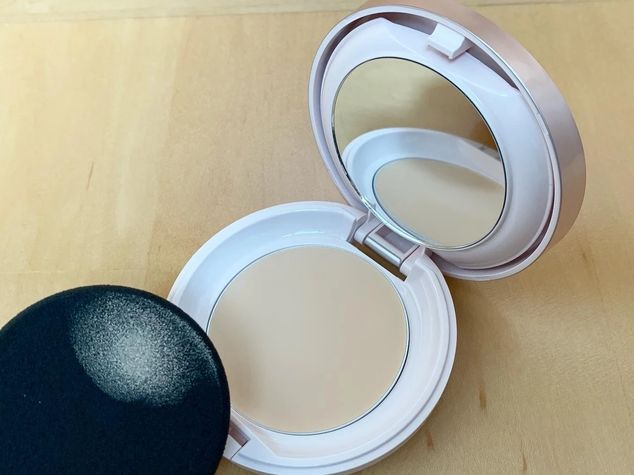 お肌が乾燥しやすい季節にオススメ！！
期間限定発売のバーム状美容液ファンデーション♪_2_2