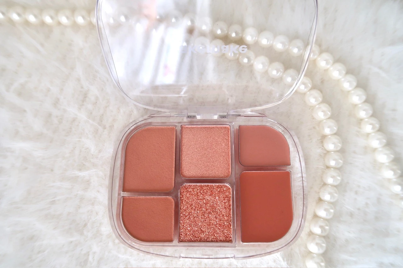 wakemake  ​ソフトシアーマルチパレット 01 コーラルヘルツのパッケージ