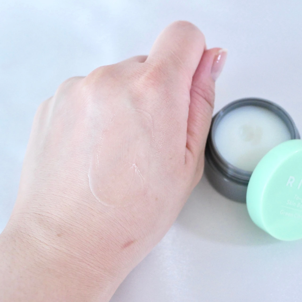 トゥーゴー スキンバーム[美容液バーム]　テクスチャー