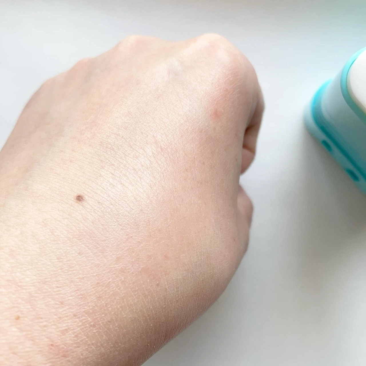 この夏おすすめの日焼け止め「紫外線予報 さらさらUVスティックF」！手を汚さず簡単に塗布できる魅力的なアイテムです◎_3_2