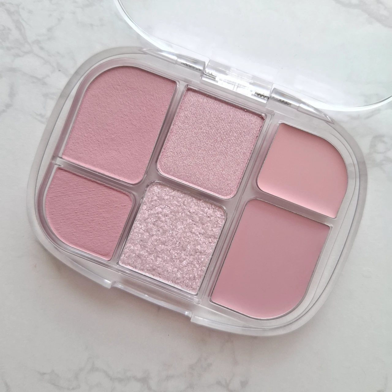 WAKEMAKEソフトシアーマルチパレットで簡単ワントーンメイク♪デイリーメイクのパワーアップにおすすめ♡
_2_3