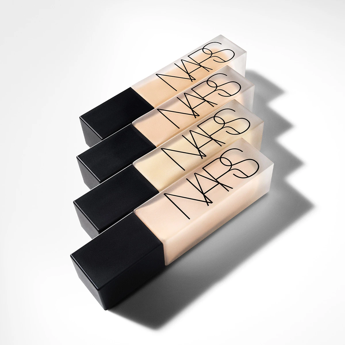 NARS ナチュラル ロングウェア ファンデーション 全15色  30ml  各￥7480／NARS JAPAN　※2026年3月20日発売