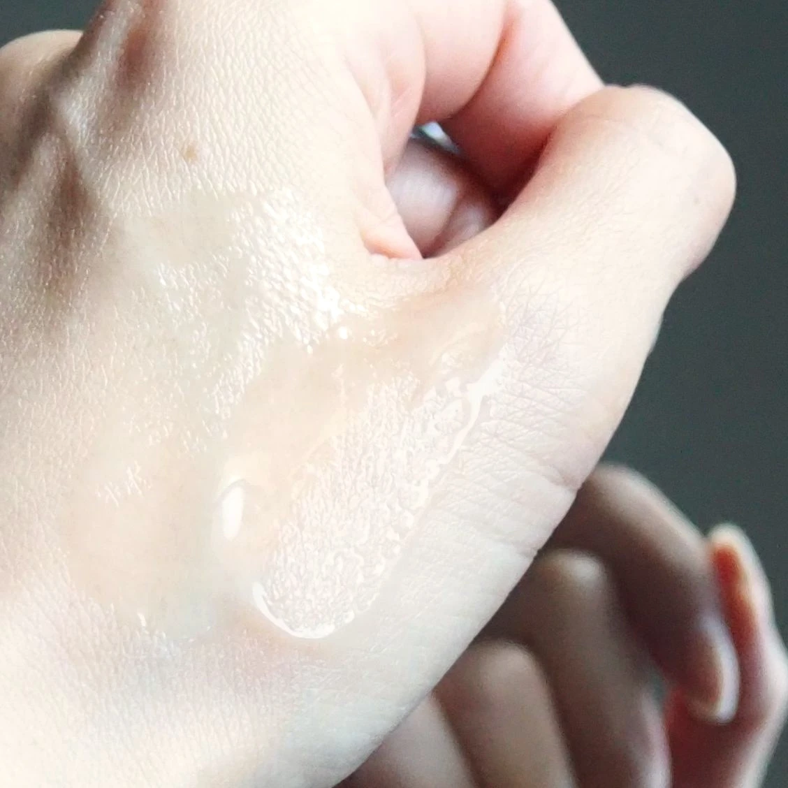 「ホワイトロジスト ネオジェネシス ブライトニング コンセントレイト」のテクスチャー