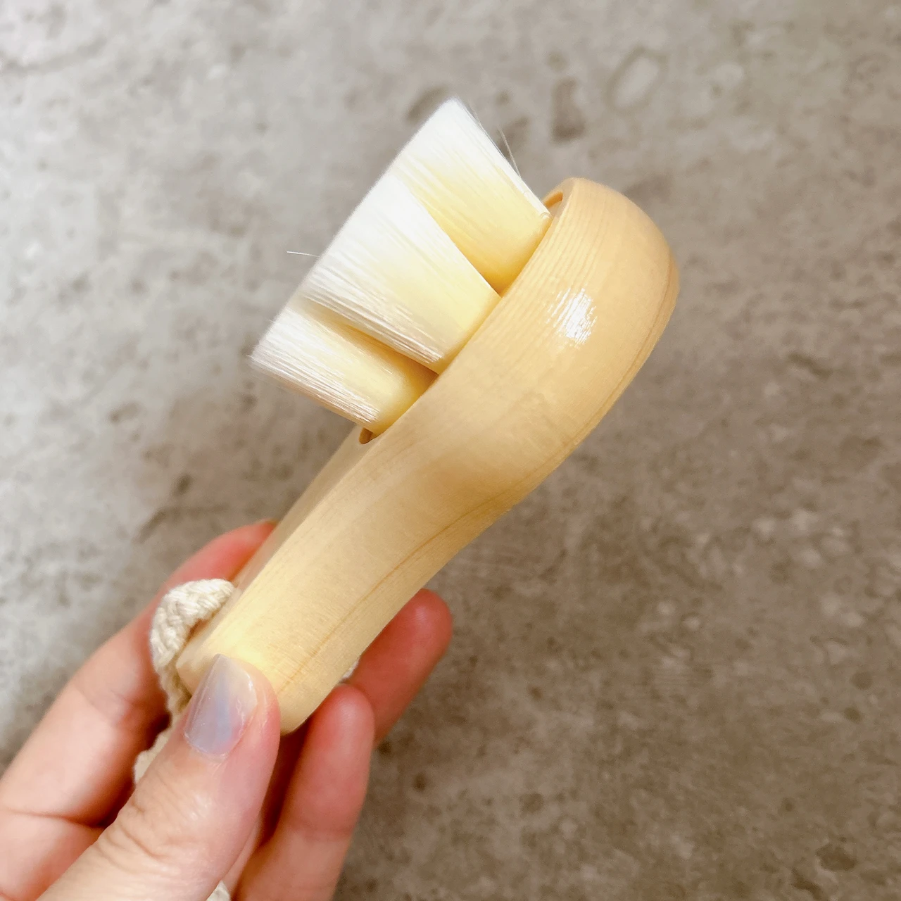 ブライトニングウォッシュブラシ