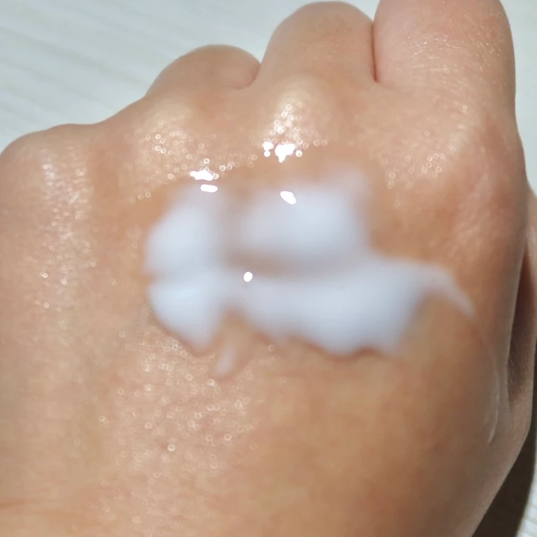 高精製ワセリンでしっかりと保湿!IHADAの薬用ローション&薬用エマルジョン_2_2