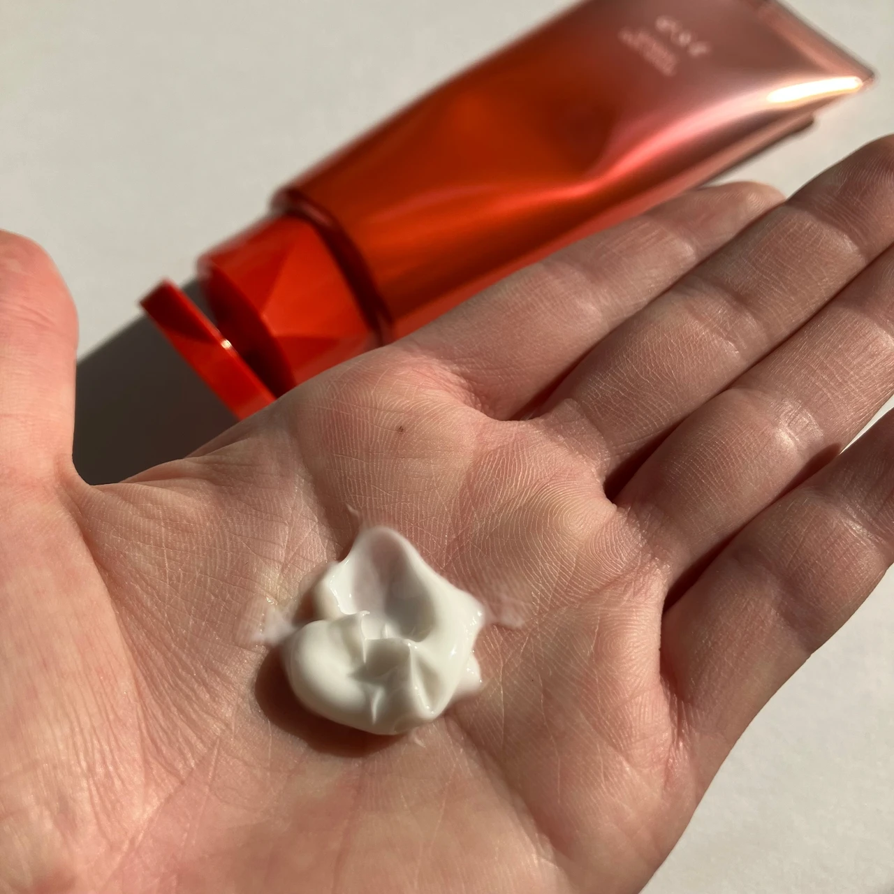 【エスト】ボディにも顔レベルのスキンケアを!弾むようなハリ肌へ導くボディ用セラムが新発売_3