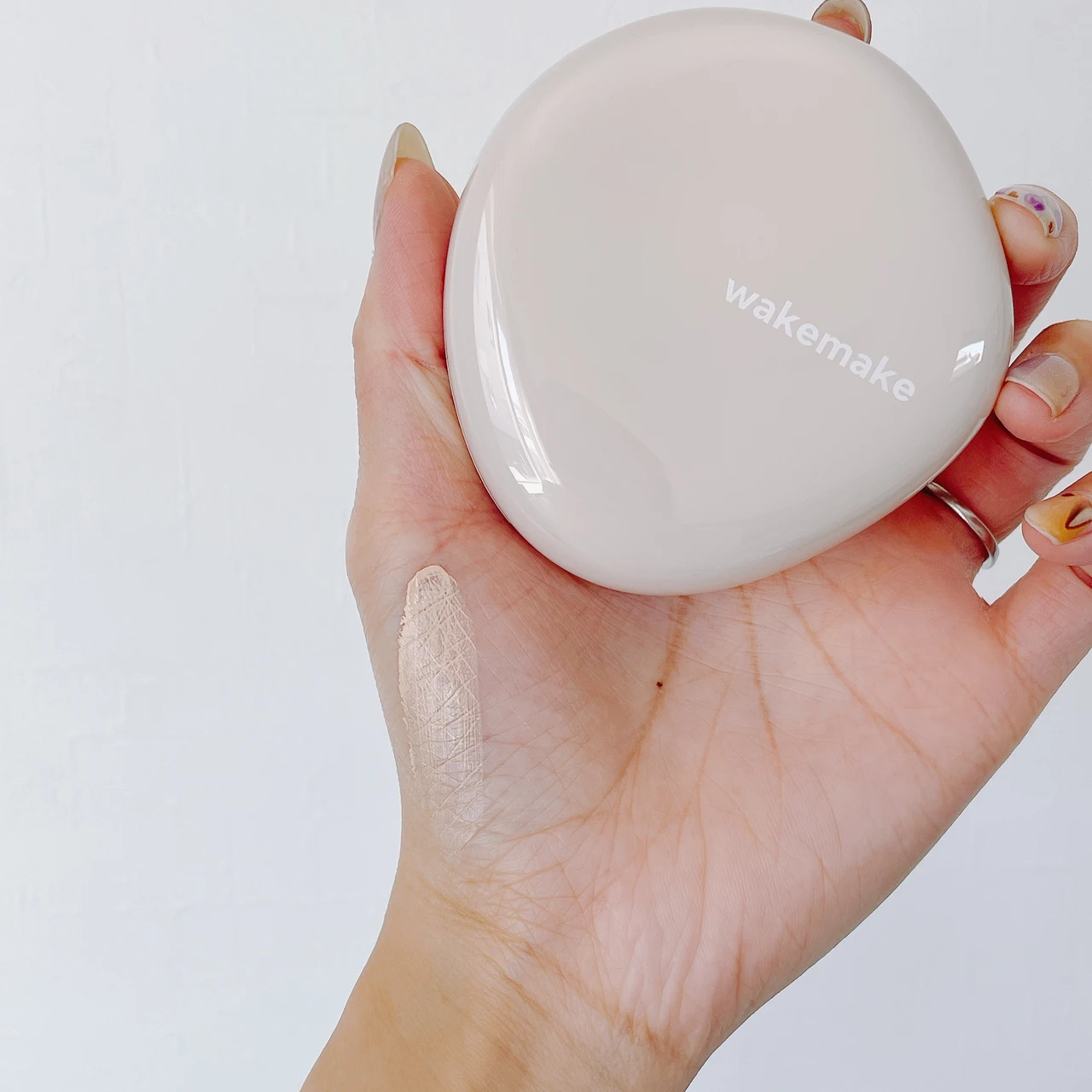 ウェイクメイク 新作ファンデ スウォッチ