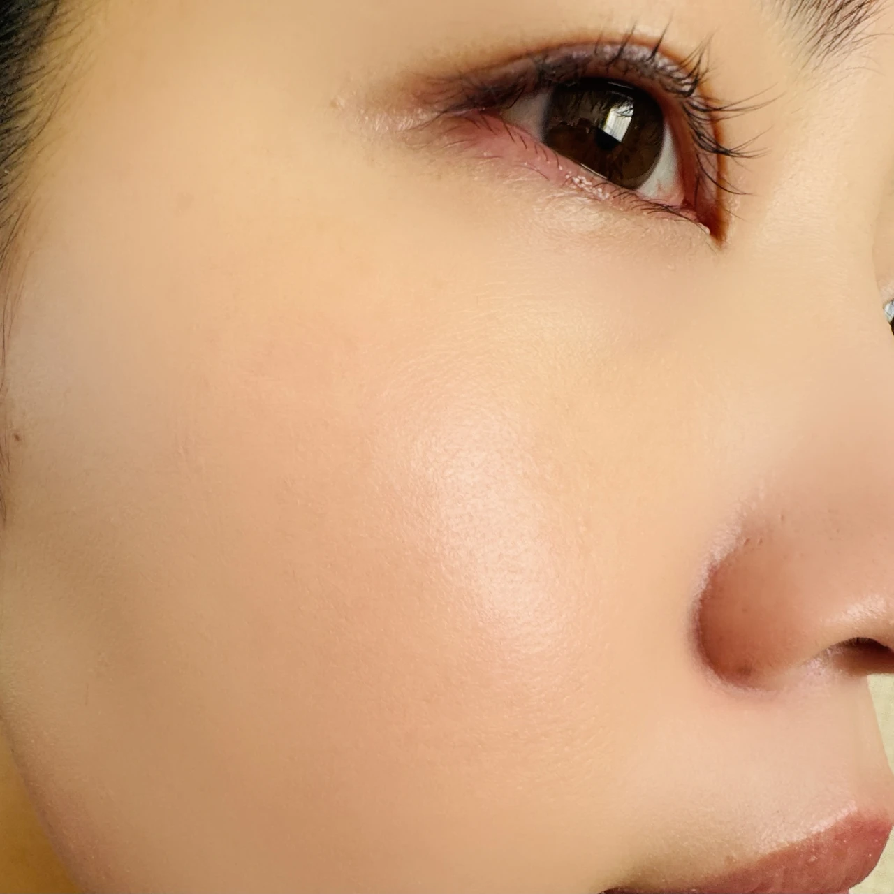 メイベリンのSPステイ クリームパクト ファンデーションの使用イメージ