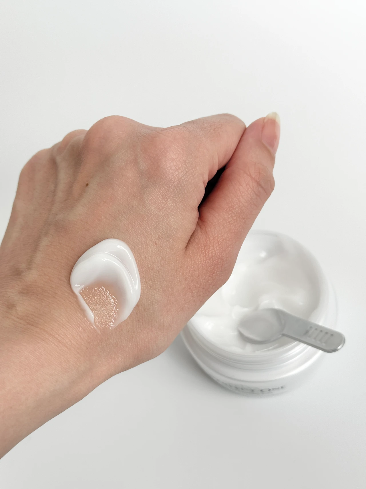 【パーフェクトワン】美白ケアも保湿もこれ１つ！大人肌に寄り添うオールインワンジェル_3_1