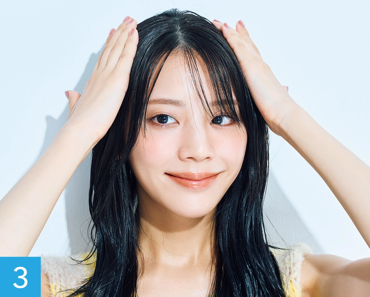 プリズムミラーオイルのつけかた 3 手の余りで表面を押さえる