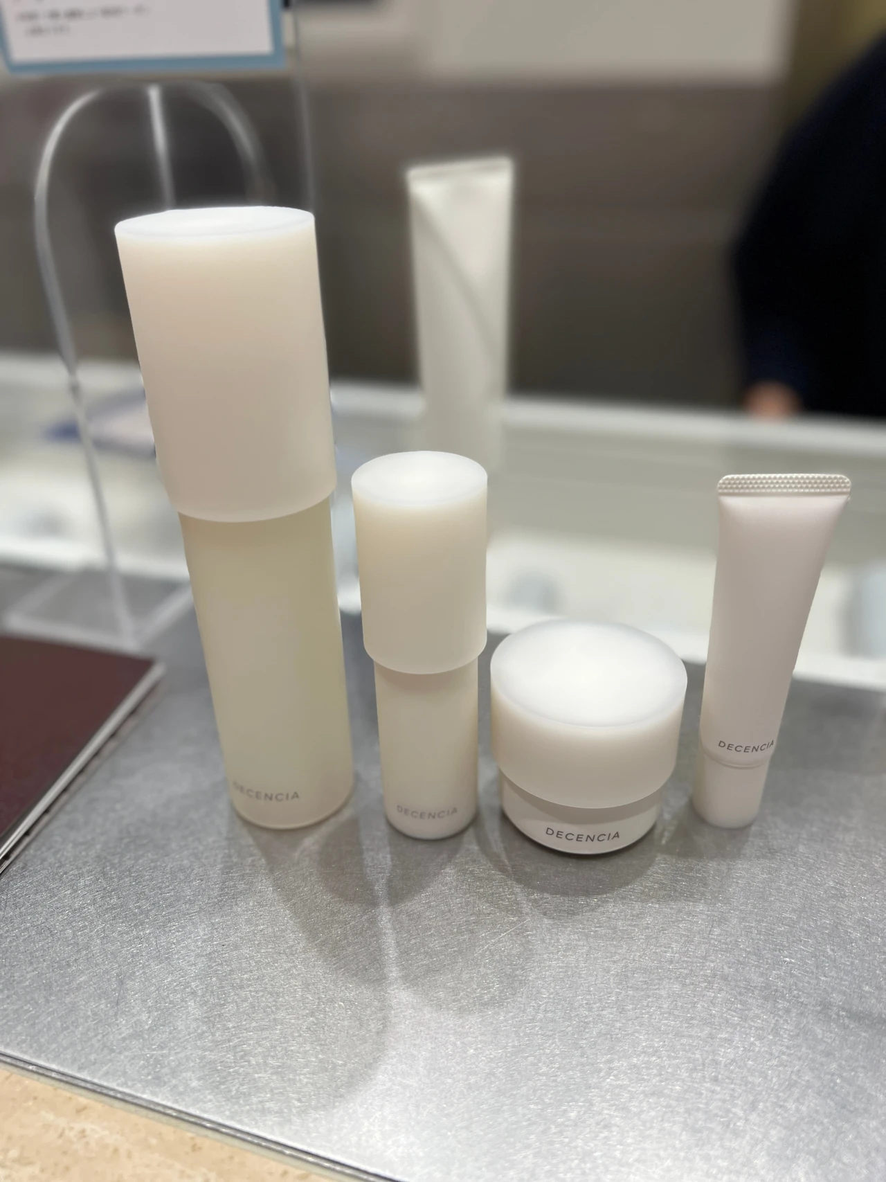 使ってみたら肌感激。10/4新発売の「ディセンシア クリーム」がアラサーの味方すぎる!_4