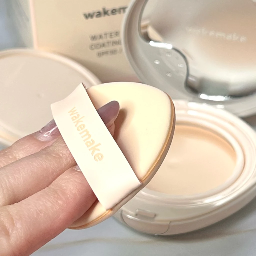 WAKEMAKE（ウェイクメイク）　『ウォーターグロウコーティングバーム』　ファンデーション