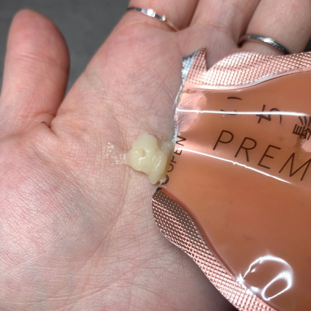 いち髪 THE PREMIUM  W ケアブースター美容オイルマスク 使い方