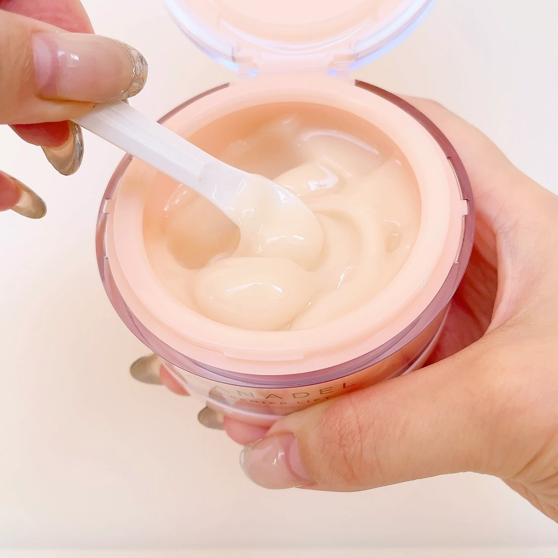 【時短ケア】厳選した成分を1ステップに凝縮したオールインワン
カナデル プレミアリフト_2_1