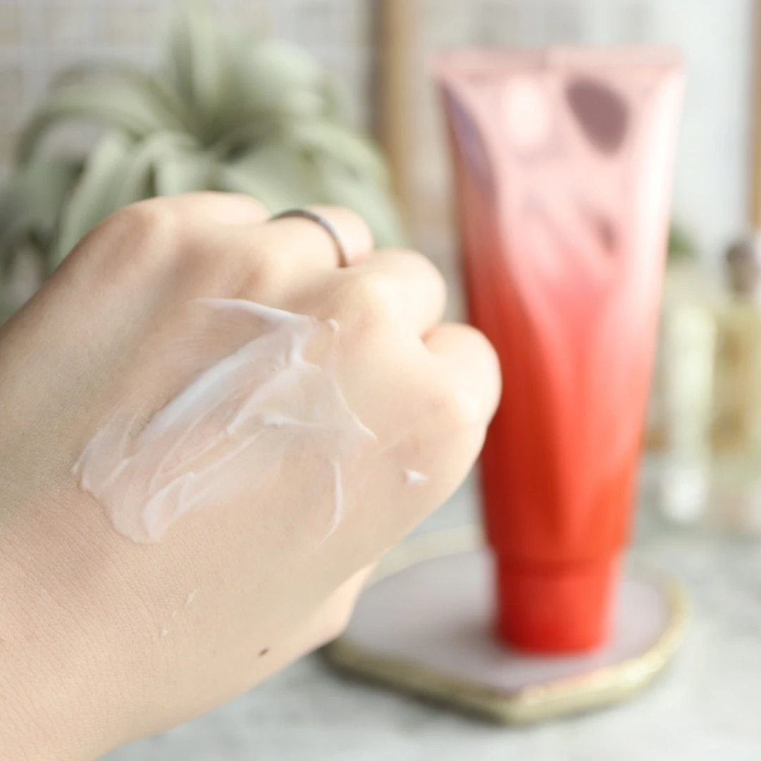 【冬のボディケア】顔レベルのスキンケアをボディにも！est(エスト)のエイジングケアボディセラムでノースリーブが似合う肌に♡_3_2