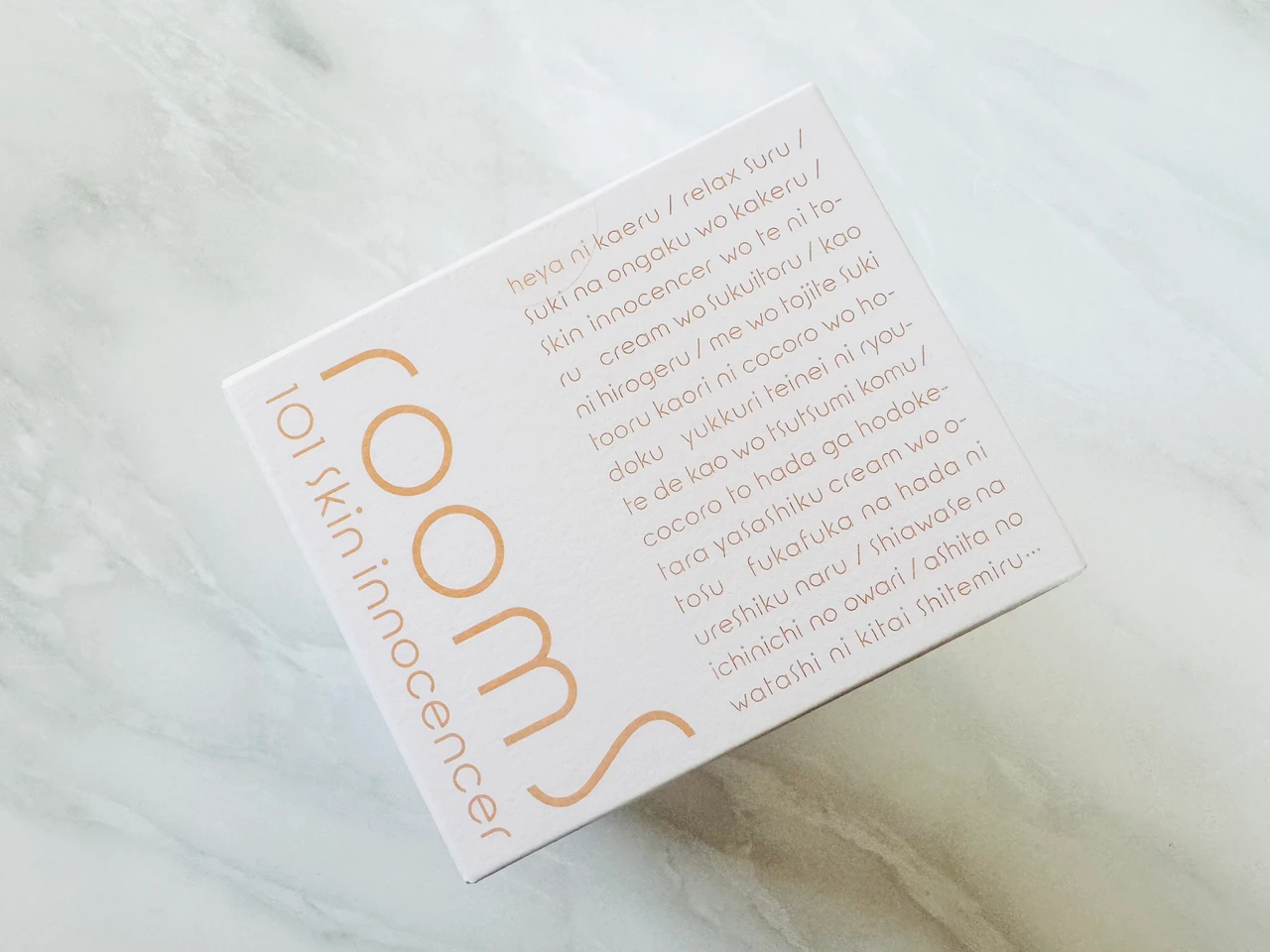 room Sの101 スキンイノセンサの外箱