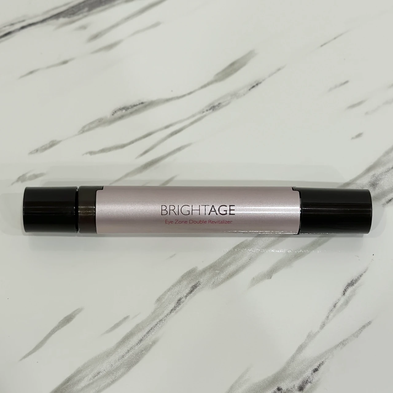 時短目元ケア♡2in1の目もと用スティック
「ブライトエイジアイゾーン ダブルリバイタライザー」をご紹介します_2