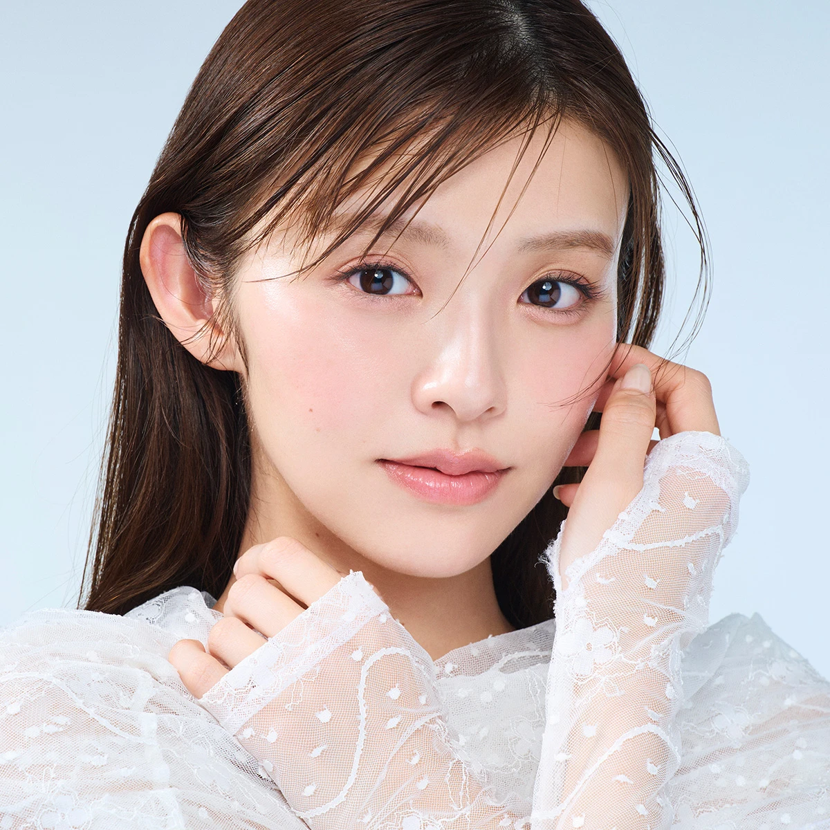 NARS ライトリフレクティング セラムクッションファンデーション 北原果 発光肌