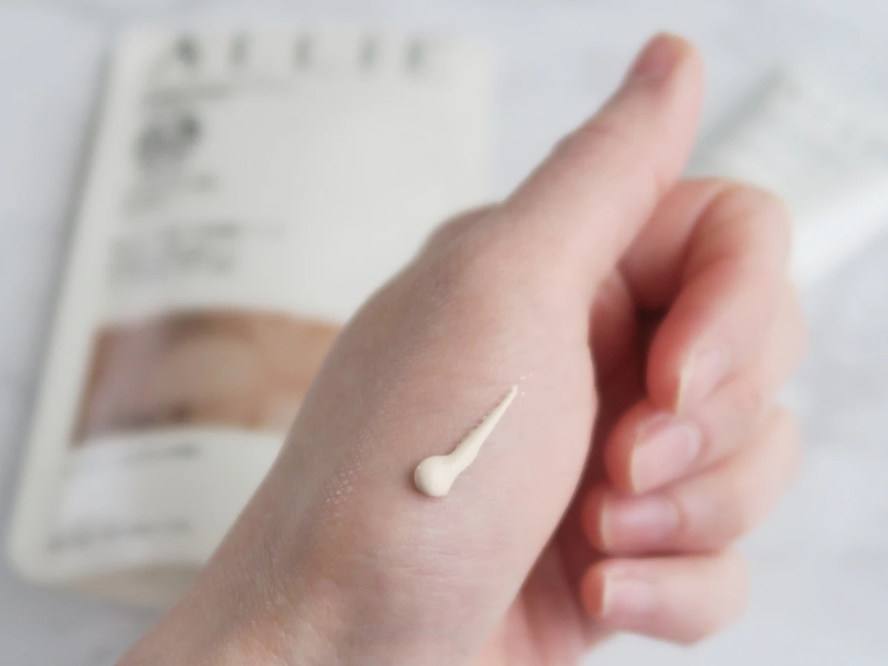 アリィー　クロノビューティ　カラーチューニングUV　＜03 SHEER BEIGE＞