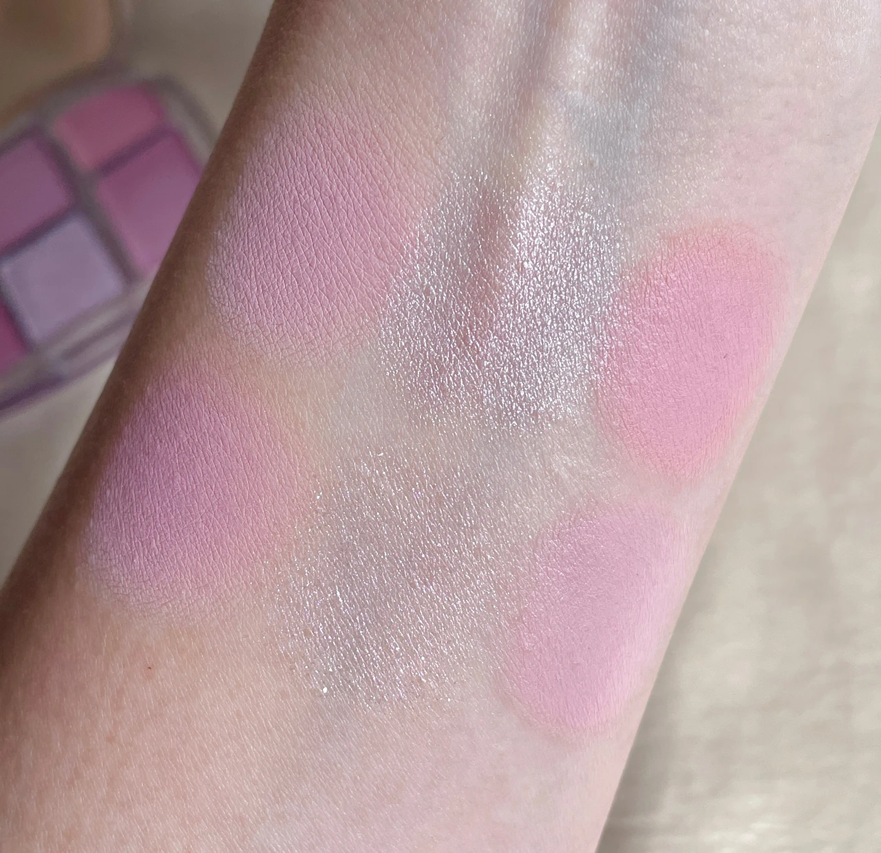 ウェイクメイク、アイシャドウ、スウォッチ