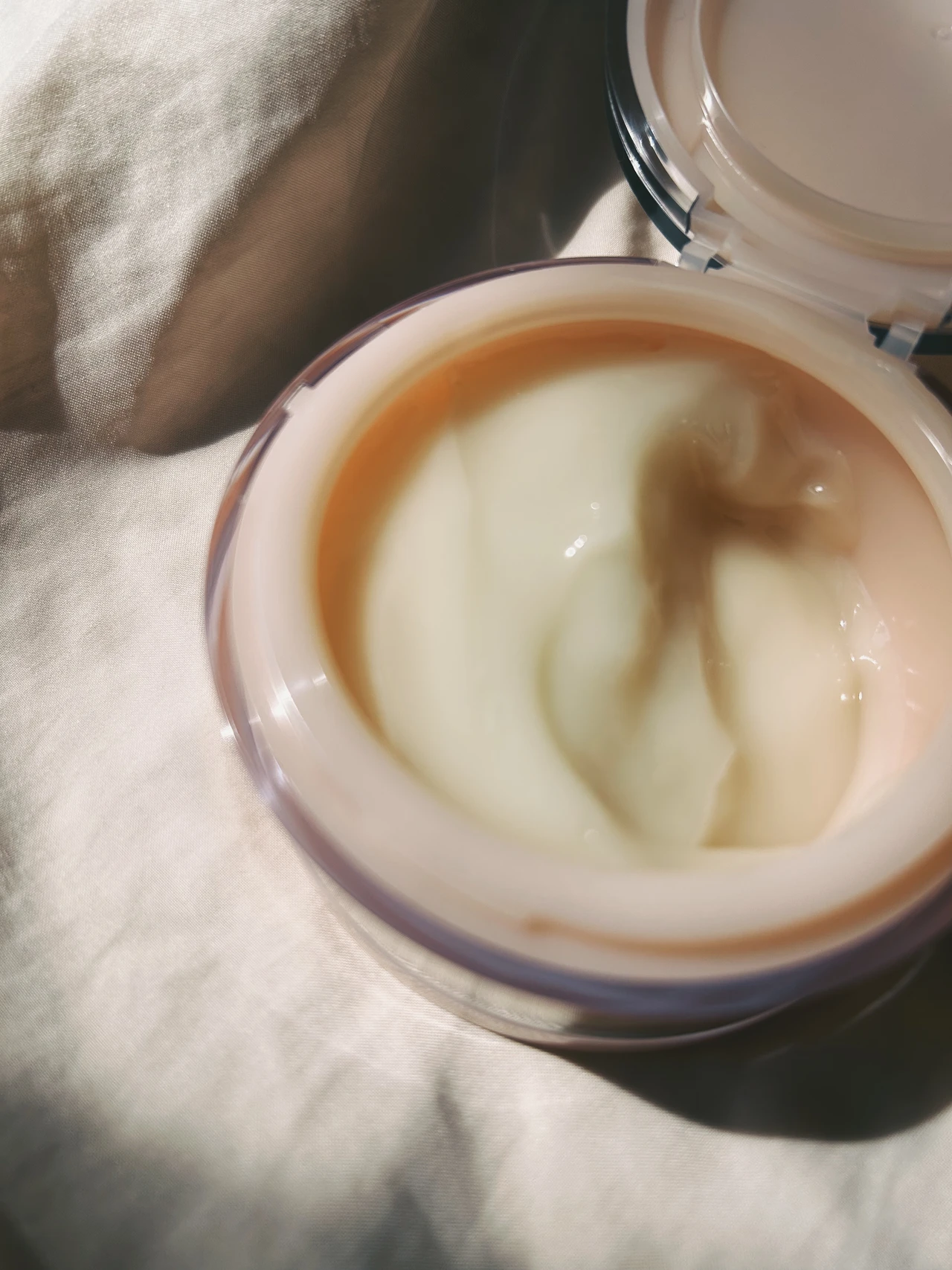 さらば砂漠肌。「ぷるっ！」と弾む潤いたっぷりハリのある肌へ！【カナデルプレミアリフト】_2