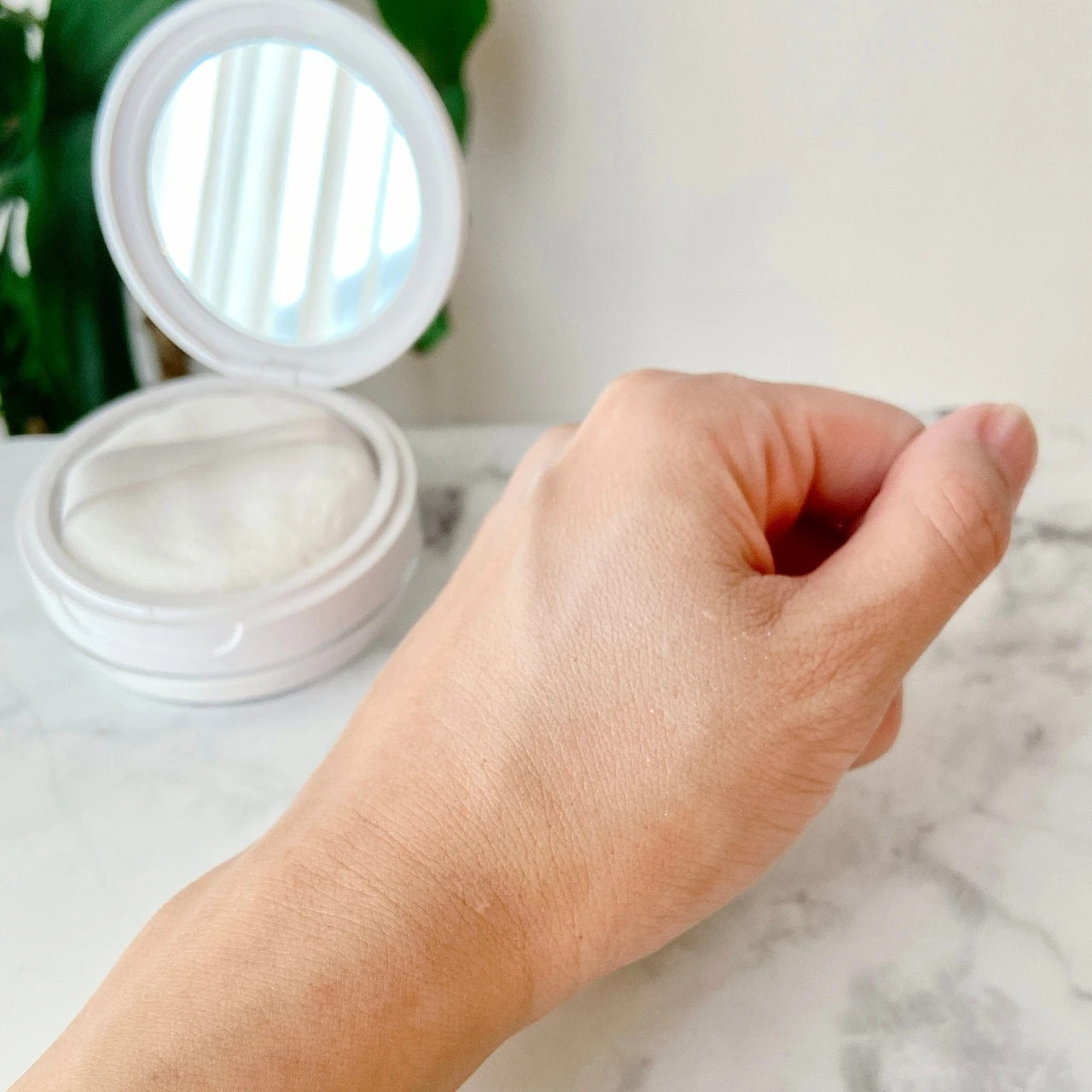 【毛穴レスなお肌がずっと続く？！持久型フェイスパウダー🆕】くずれを防ぐ！と言えばのプリマヴィスタから登場「ポアレスフィクサー」✨_2_3