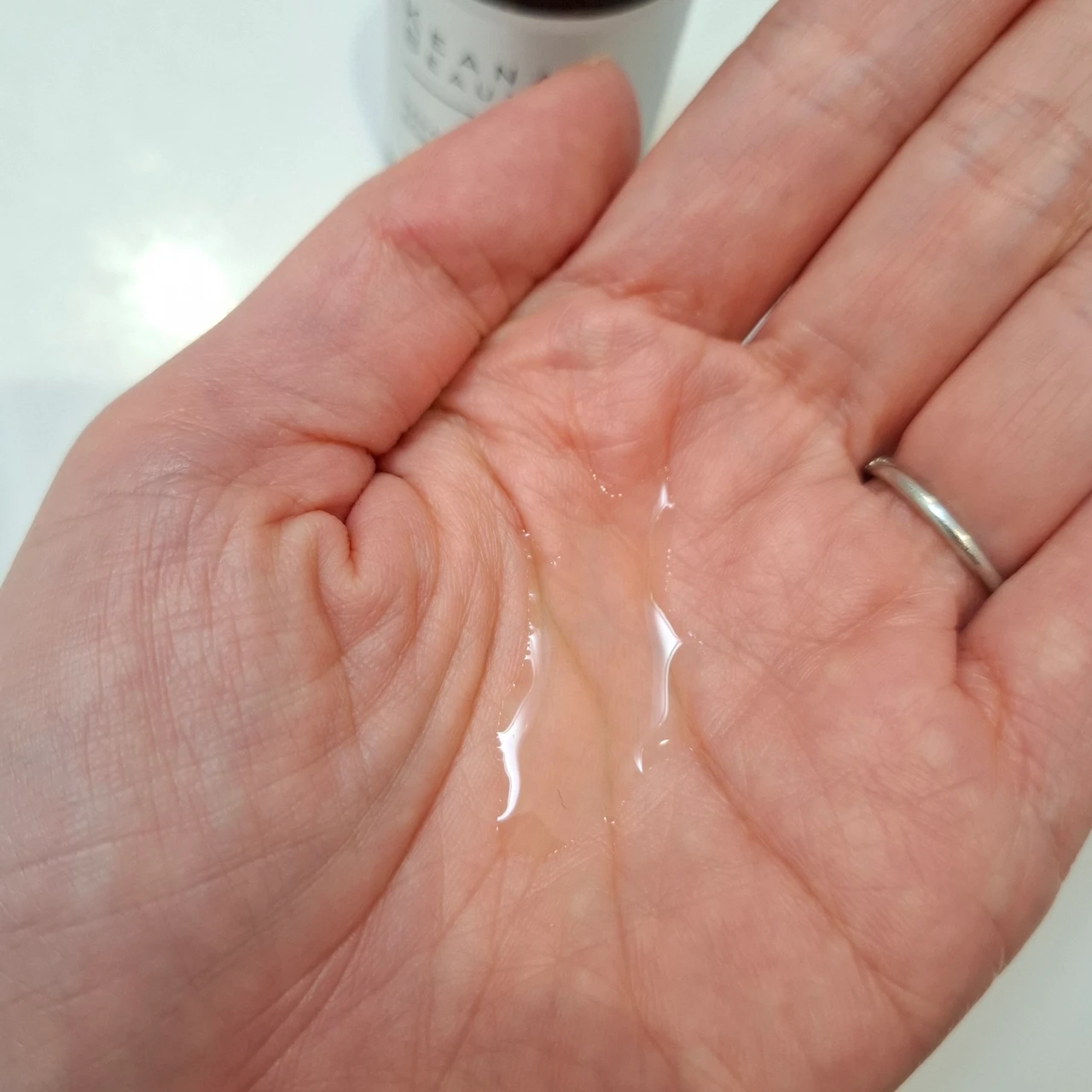  VC10濃美容液 テクスチャー