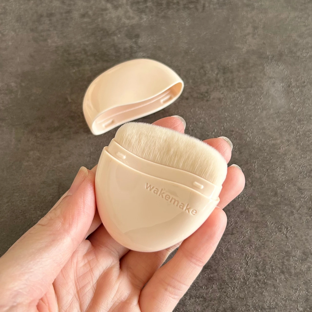 ウォーターグロウコーティングバーム付属のブラシ