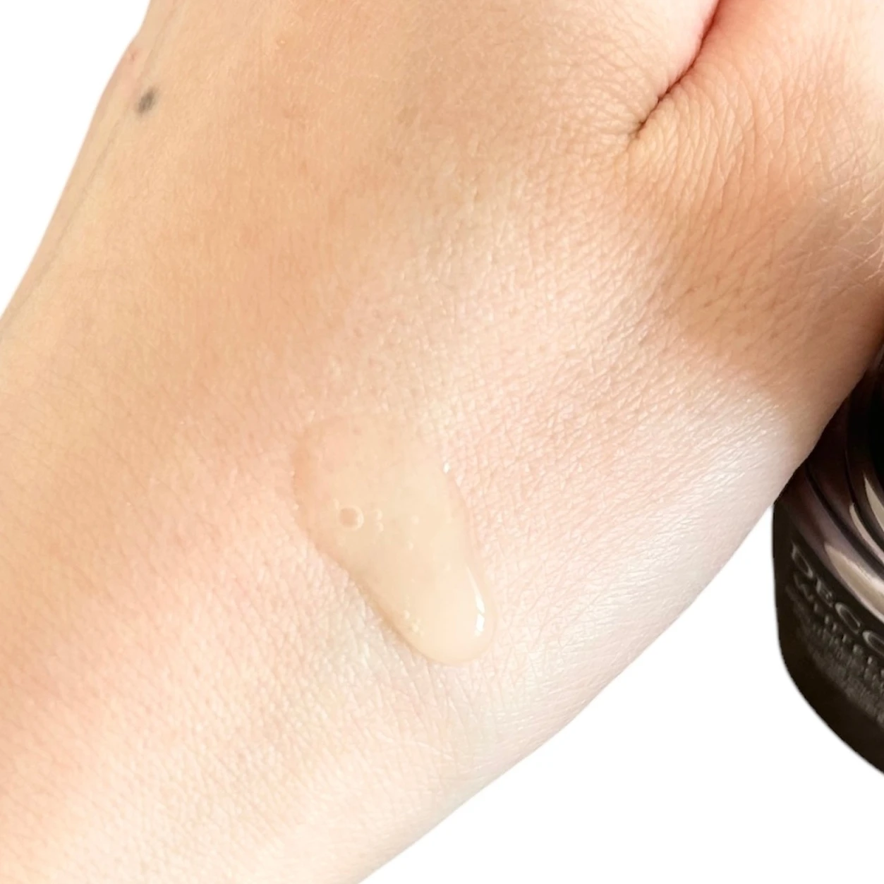 コスメデコルテ ホワイトロジスト ネオジェネシス ブライトニング コンセントレイト　テクスチャー