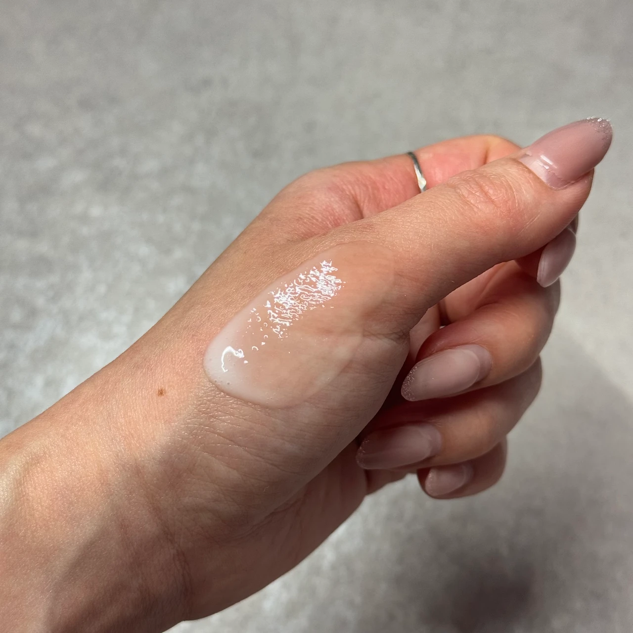 エテルナムセラム 美容液 テクスチャー 使用感