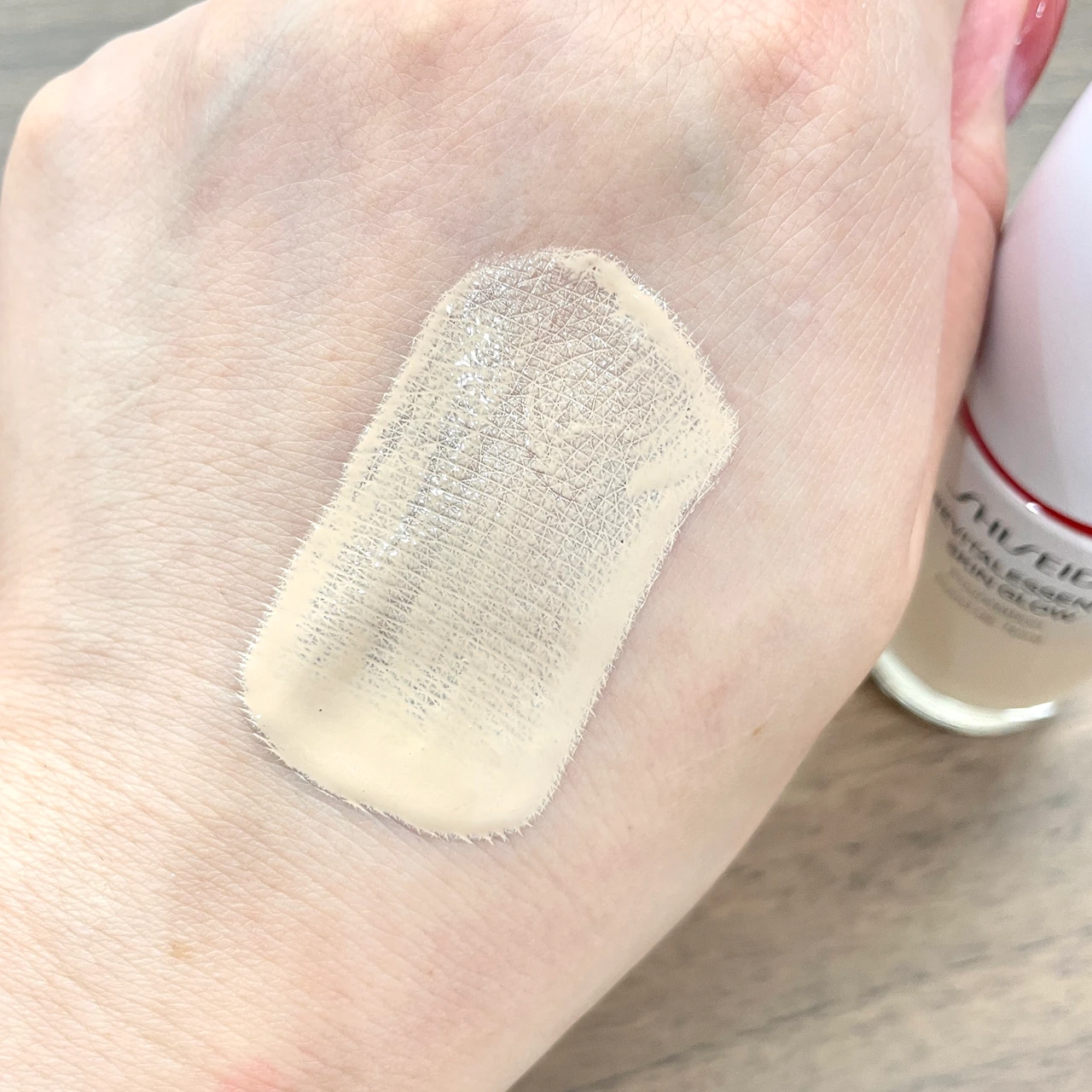 SHISEIDO エッセンススキングロウファンデーション 140