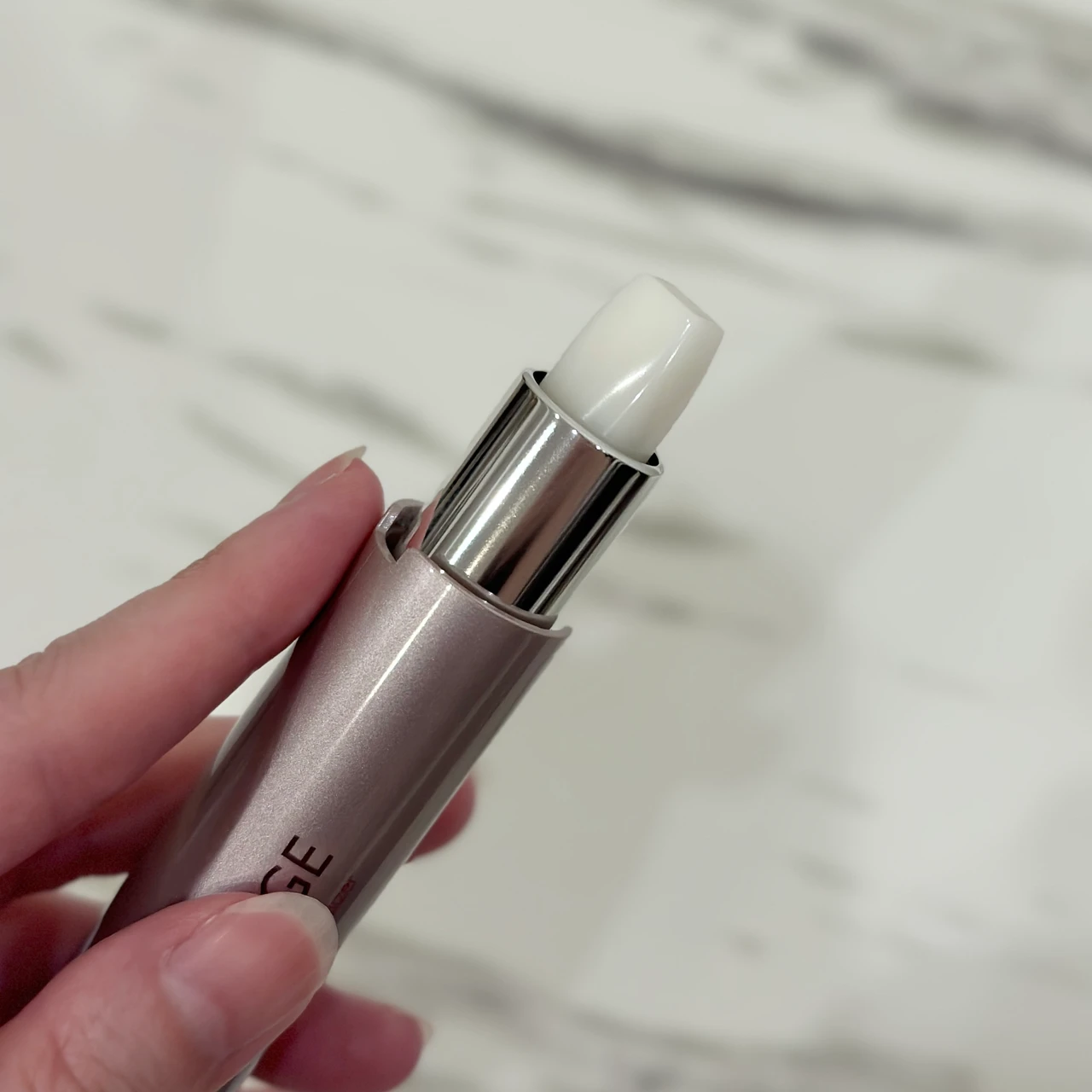 時短目元ケア♡2in1の目もと用スティック
「ブライトエイジアイゾーン ダブルリバイタライザー」をご紹介します_4