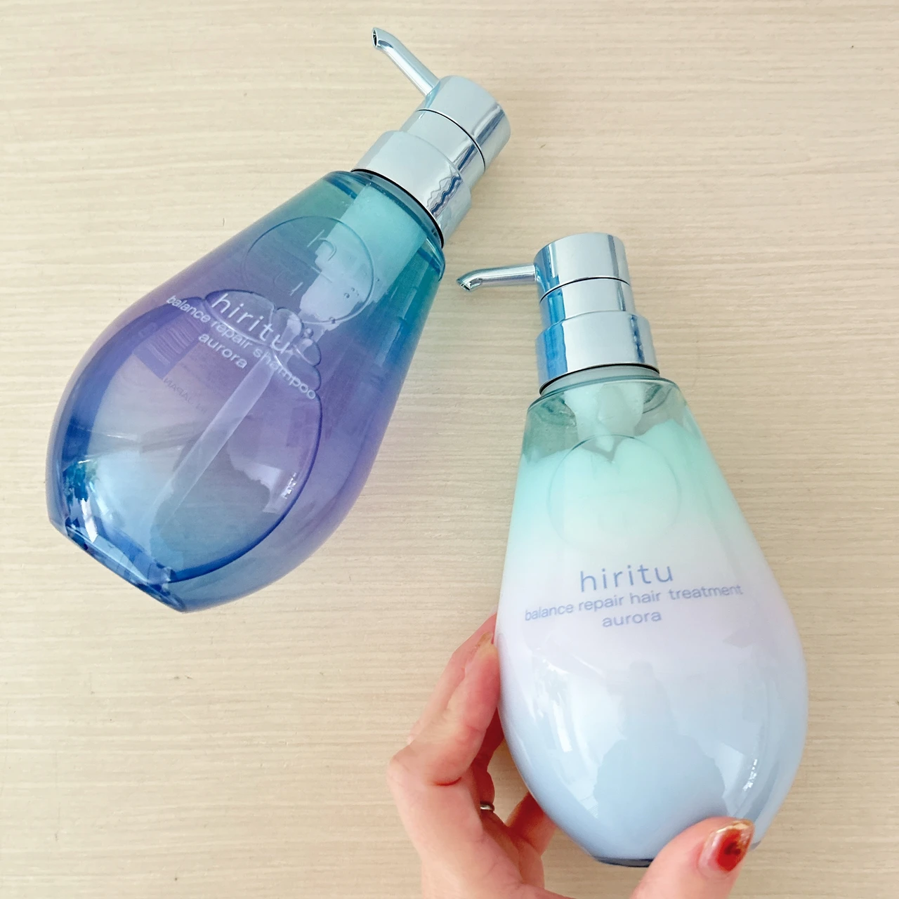 hiritu「AURORA SERIES シャンプー&トリートメント」