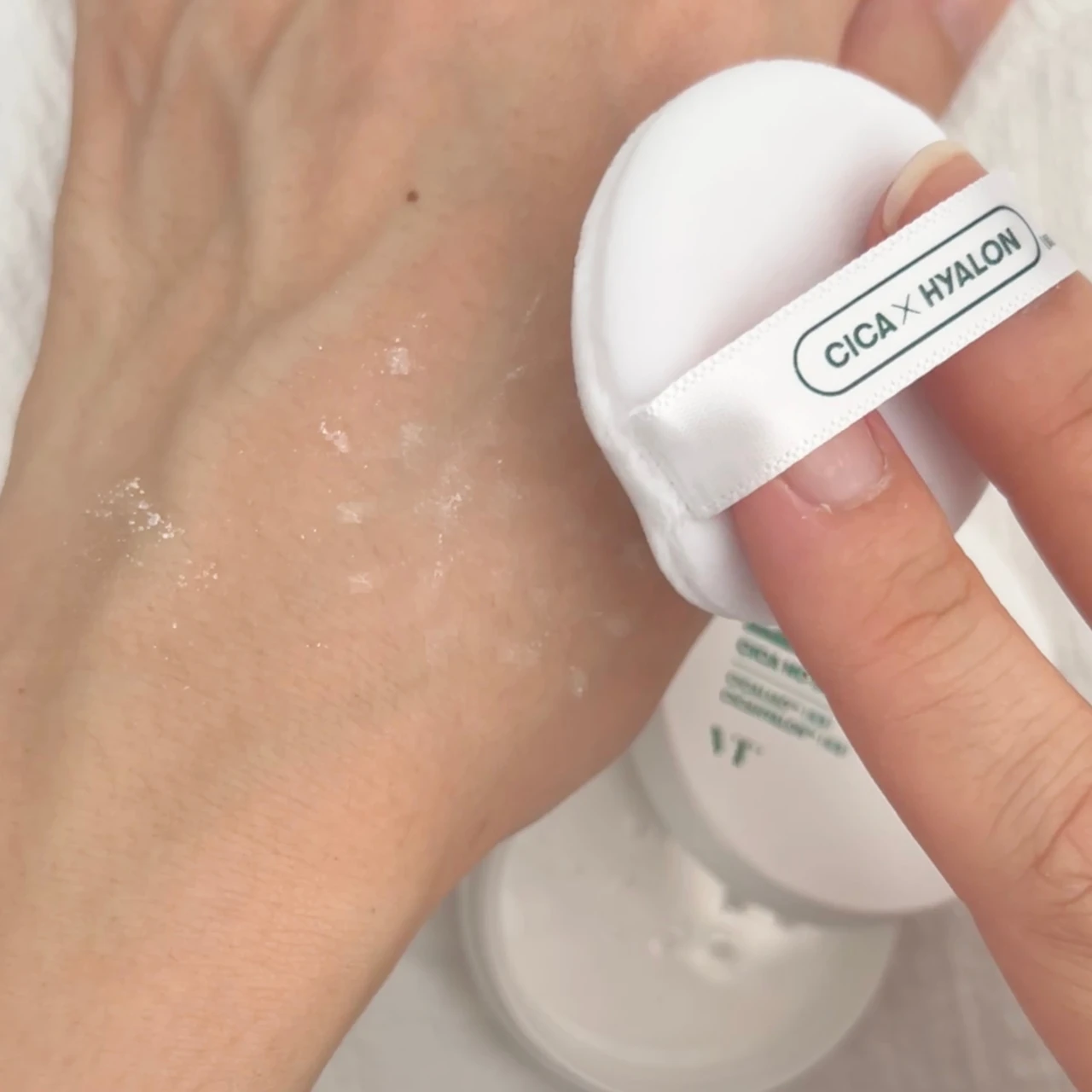 【VT コスメティックス】テカる隙を与えない！さらさら美肌が叶うマルチなノーセバムパウダー_3_1