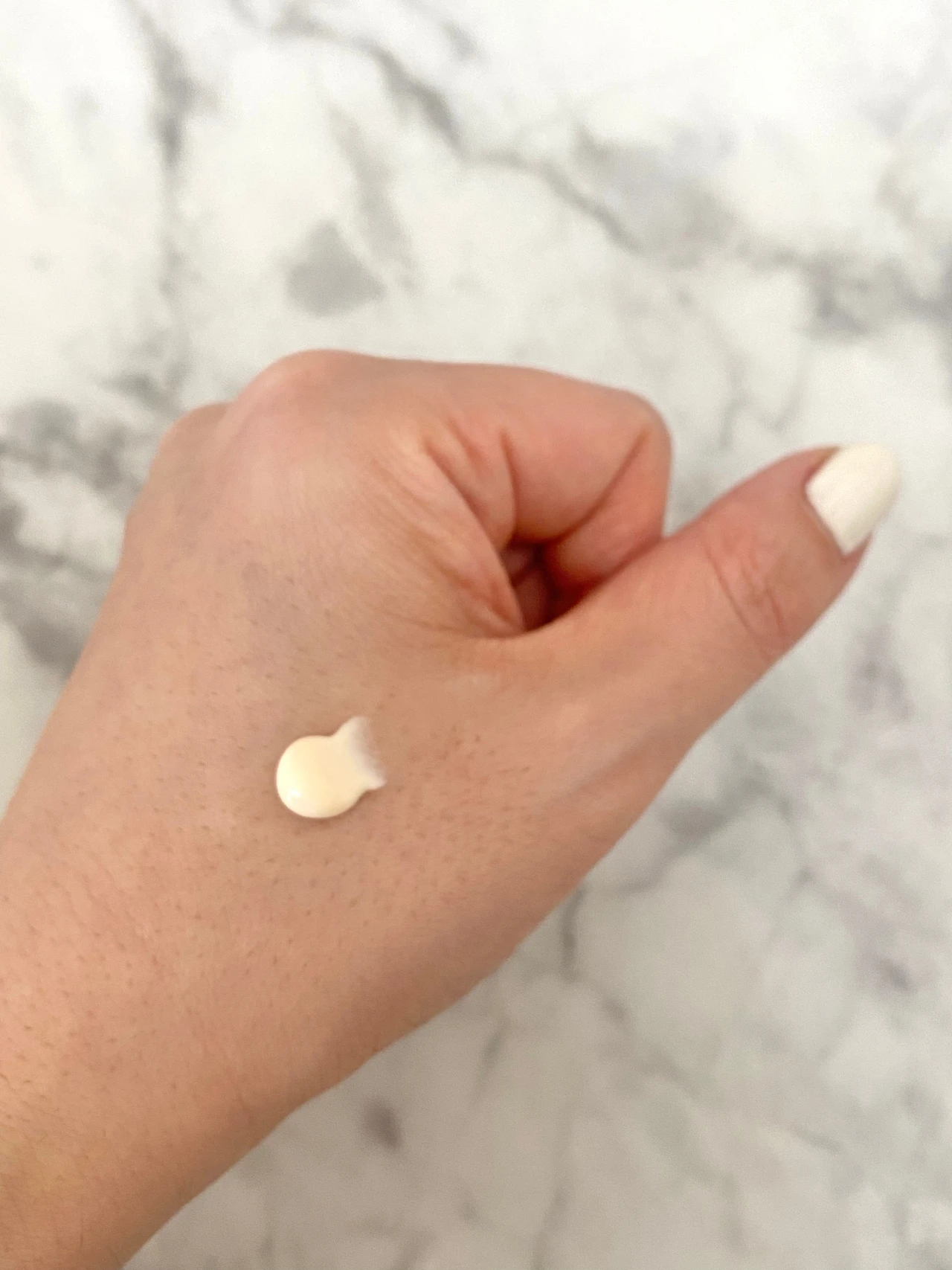 カバーマーク　トリートメントデイクリーム　石井美保　日焼け止め　下地クリーム