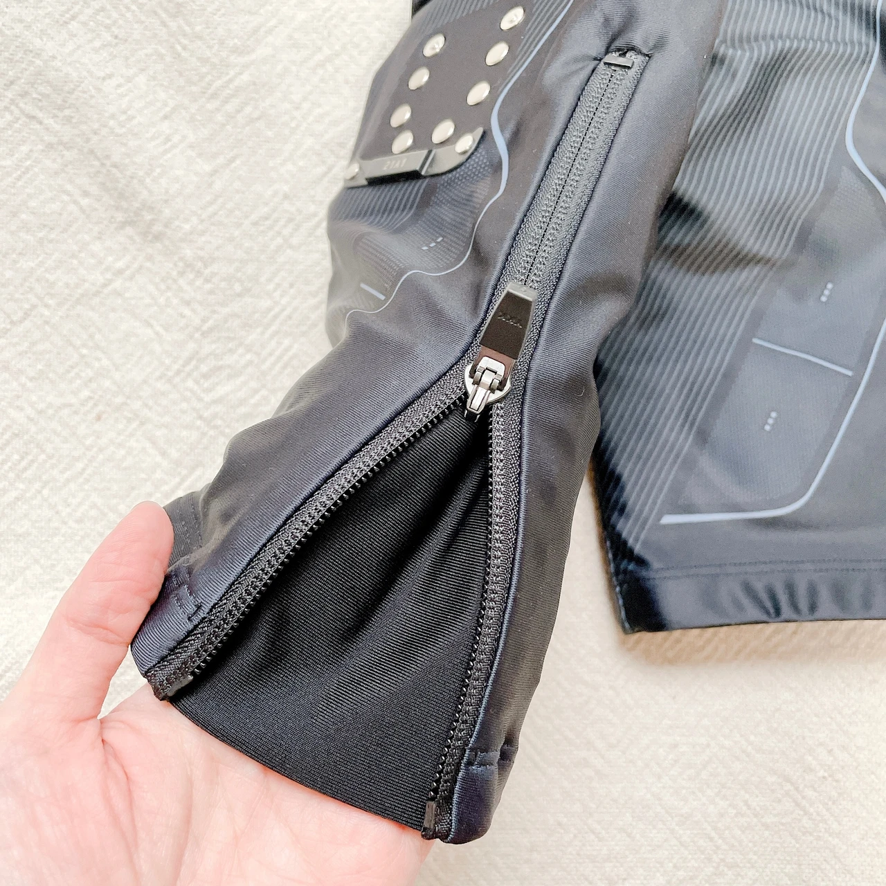 おうち簡単トレーニング！SIXPADシックスパッド パワースーツ ヒップ＆レッグの感想は？ 運動との併用でシェイプアップを目指してみた_8_2