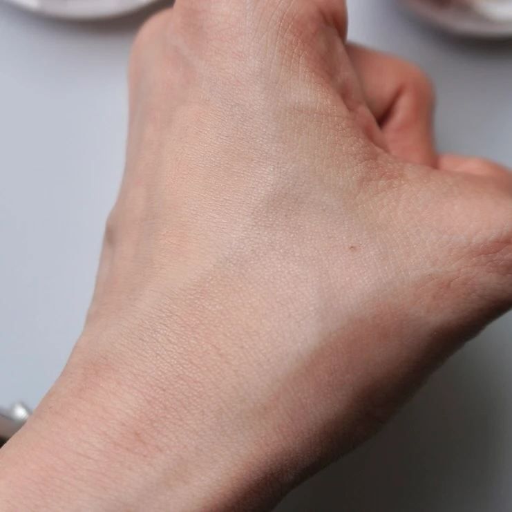 モイストラボ MoistLabo パウダレスフィット ファンデーション パウダーファンデ 崩れない 夏 毛穴