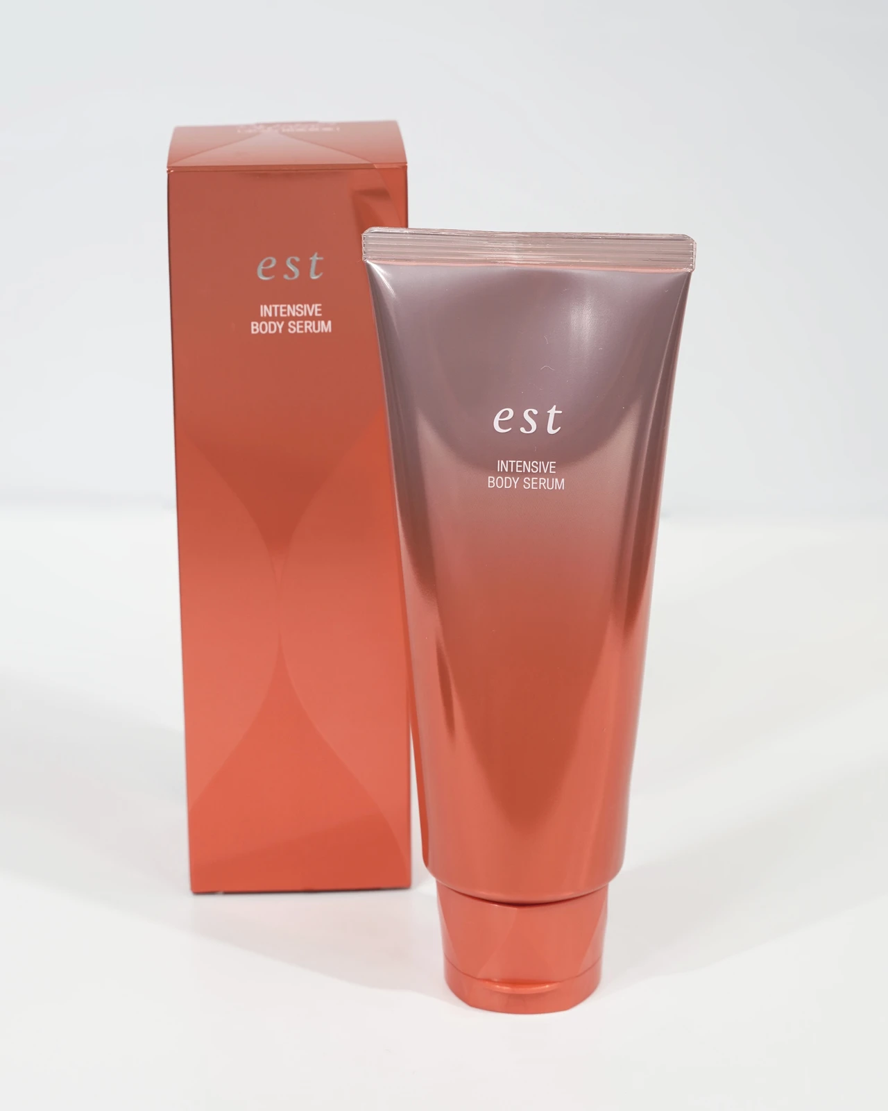 【先行発売中】冬の乾燥にぴったりの「エスト　インテンシブ　ボディセラム」は2/10新発売。ボディケア、手抜きになってない？顔のスキンケアみたいに、ボディにも美容液を使って、脱・カサカサ肌！_1_2