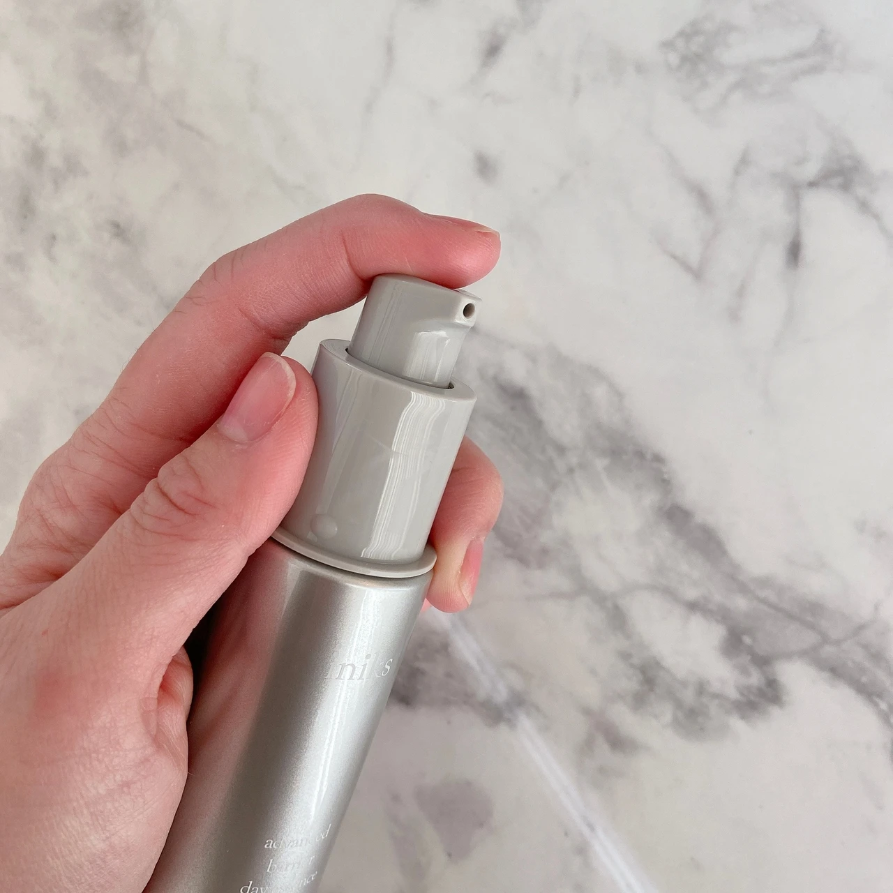 【敏感肌でもあきらめないで👍】トーンアップしながらケアもできちゃう👀敏感肌用日焼け止め美容液✨iniks「アドバンスバリア デイエッセンス」💕_2_1