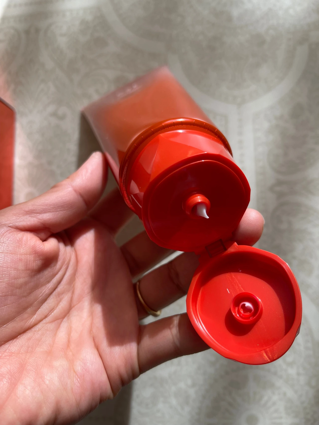 エスト インテンシブ ボディセラム ボディクリーム 美容液