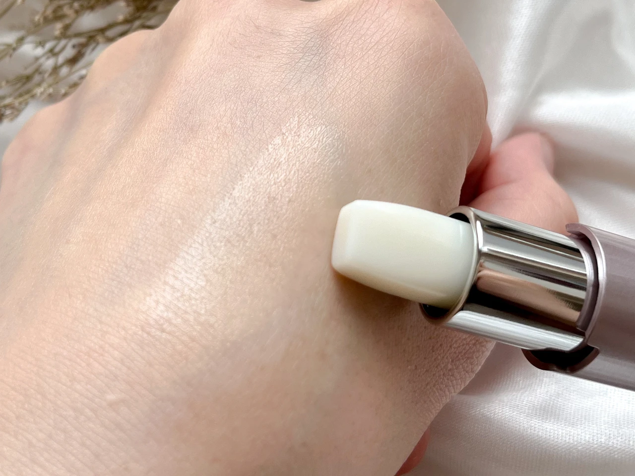 【目元ケア】独自の2in1スティック。セラムとバームでハリツヤの目元へ。ブライトエイジ_5