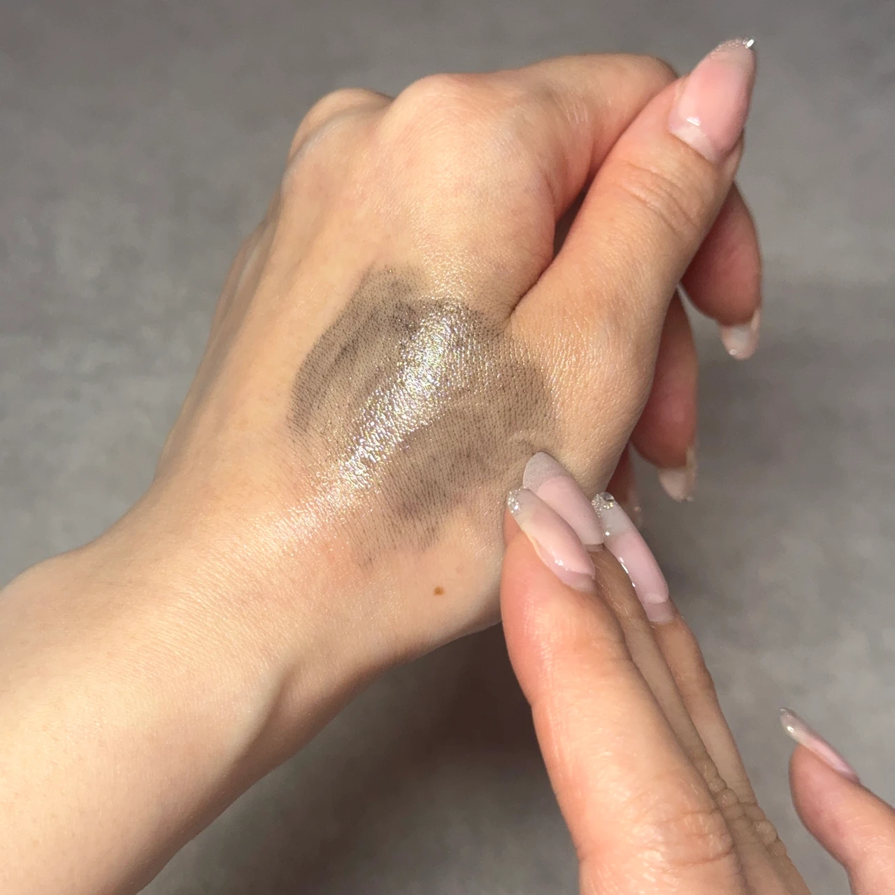 ミュオ クレンジングオイルをなじませている様子