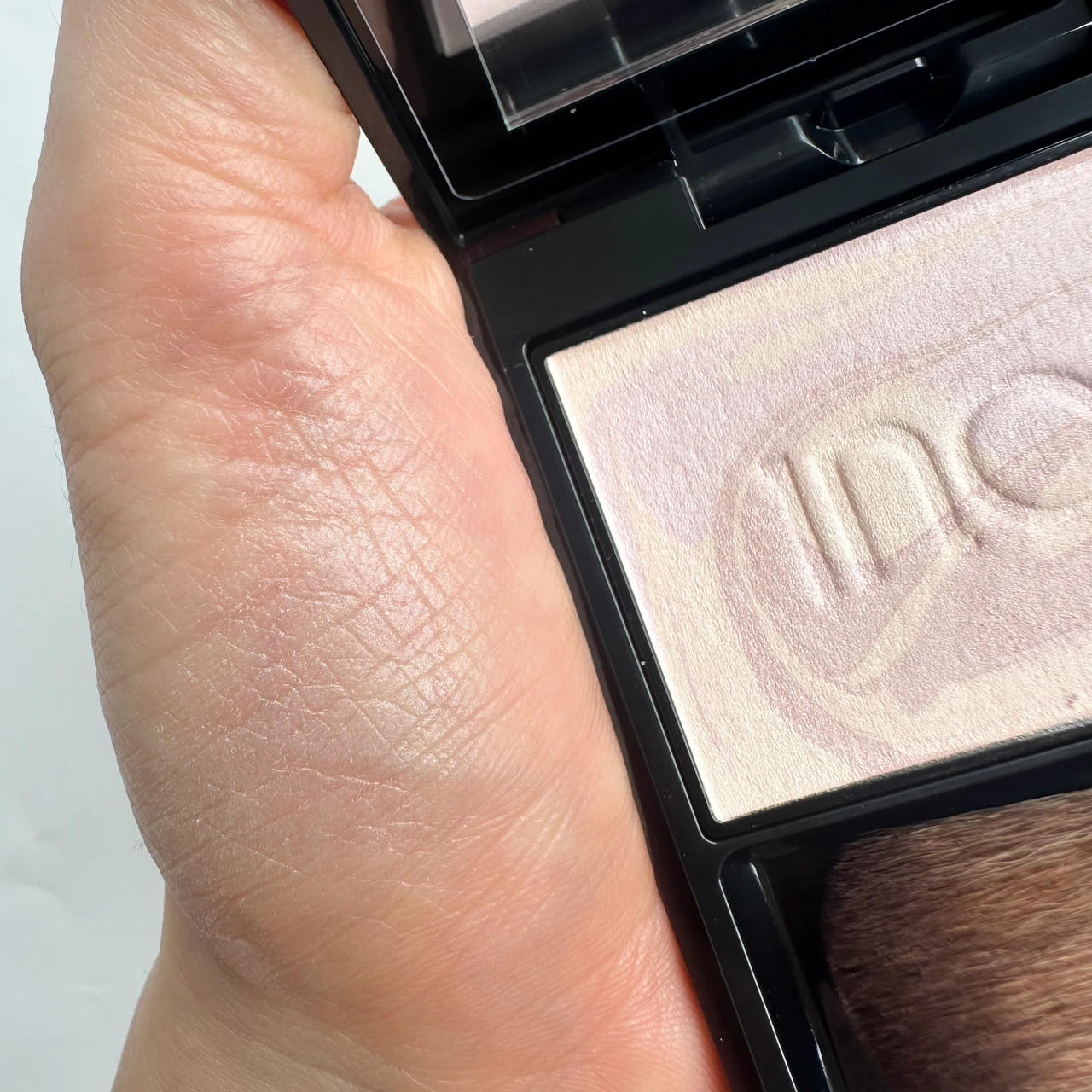 【限定】INOUI “光色パウダー”で素肌美を底上げ！プライマー＆ファンデと合わせて完成度アップ_2